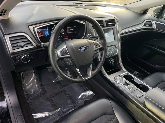 Used 2017 Ford Fusion SE w/ Equipment Group 201A image 11