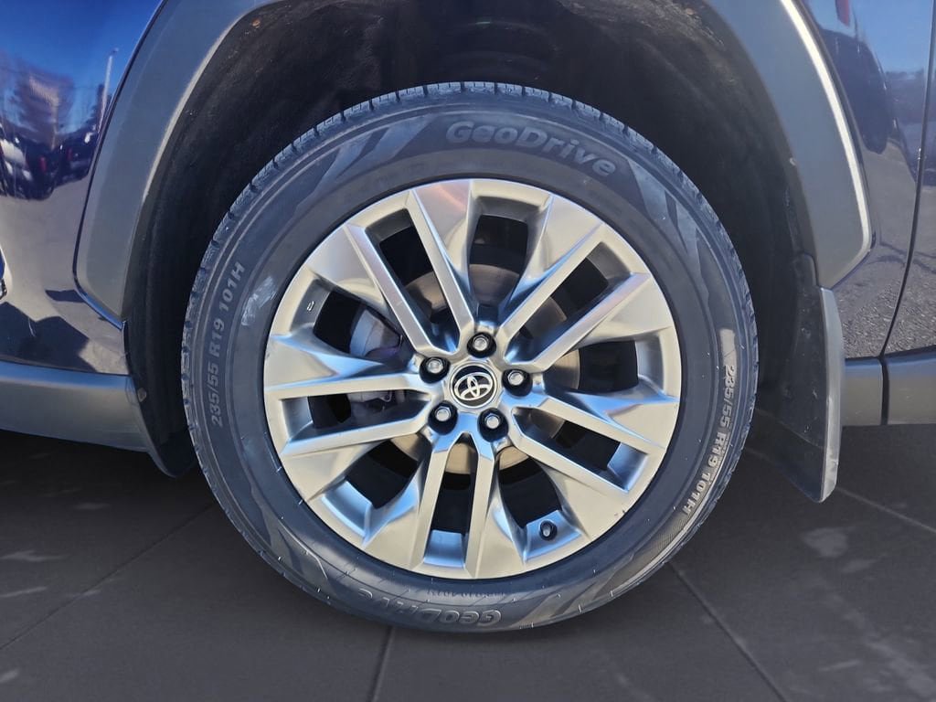 Used 2020 Toyota RAV4 XLE Premium AWD/4WD image 14