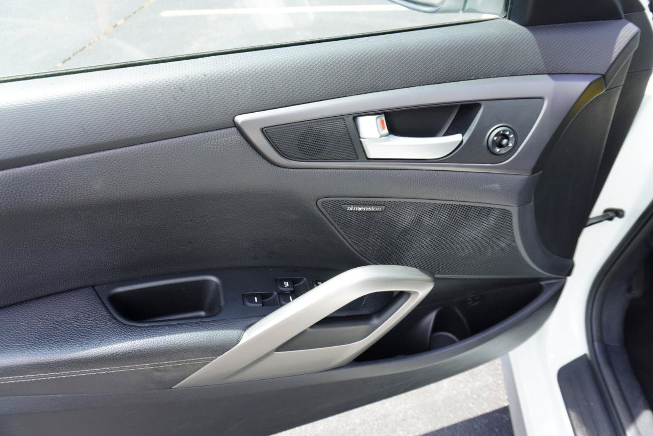 Used 2016 Hyundai Veloster Turbo FWD image 32