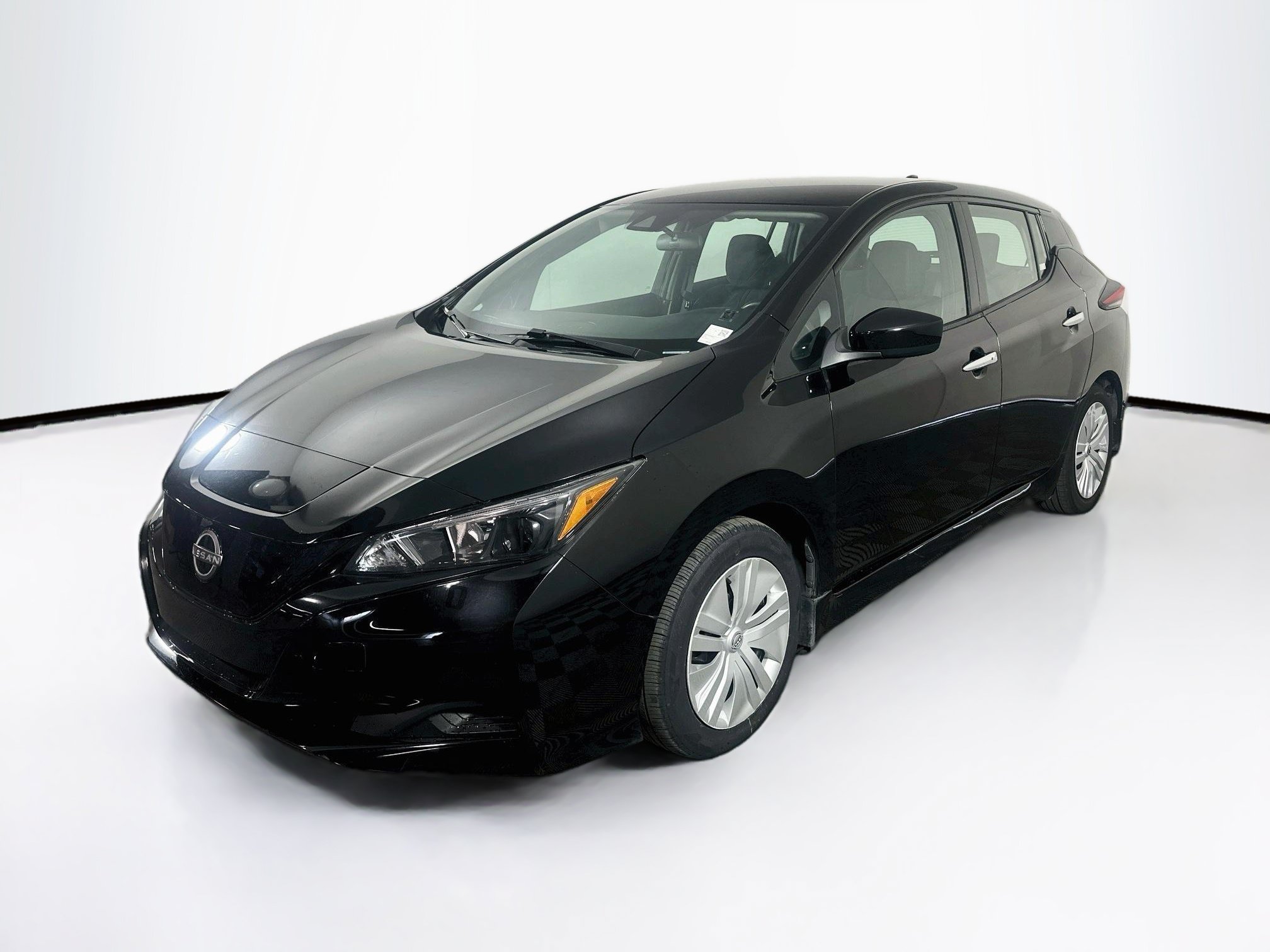 Used 2024 Nissan Leaf S FWD image 3