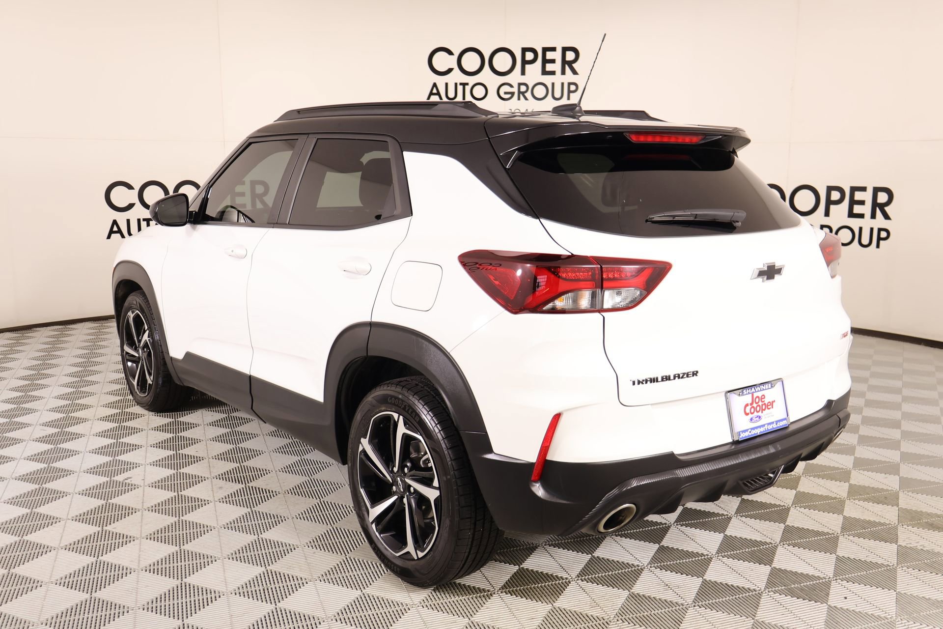 Used 2023 Chevrolet TrailBlazer RS w/ Sun and Liftgate Package FWD image 23