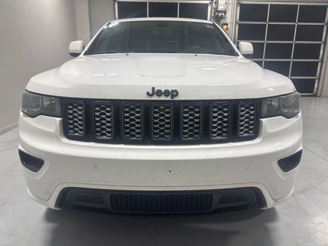 Used 2020 Jeep Grand Cherokee Altitude RWD image 3