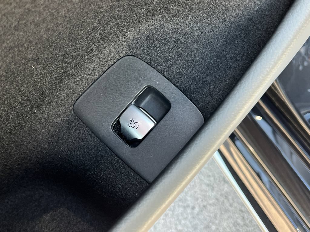 New 2027 Mercedes-Benz E 450 4MATIC Sedan image 13