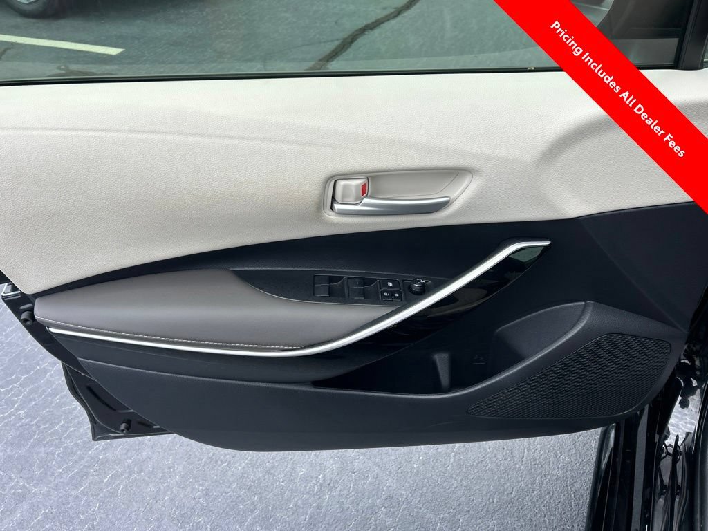 Used 2024 Toyota Corolla XLE FWD image 3