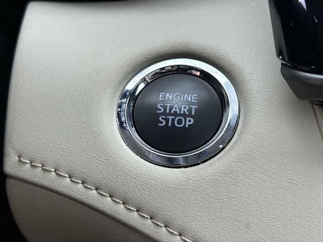 Used 2023 Toyota Highlander XLE image 11