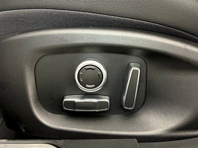 Used 2020 Jaguar XE S RWD image 30