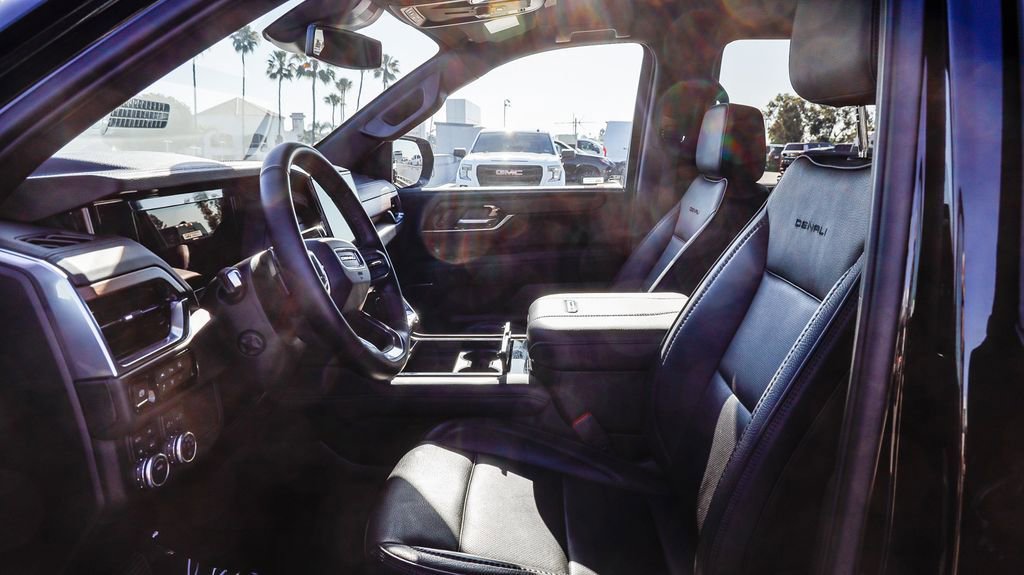Used 2025 GMC Yukon Denali AWD/4WD image 21