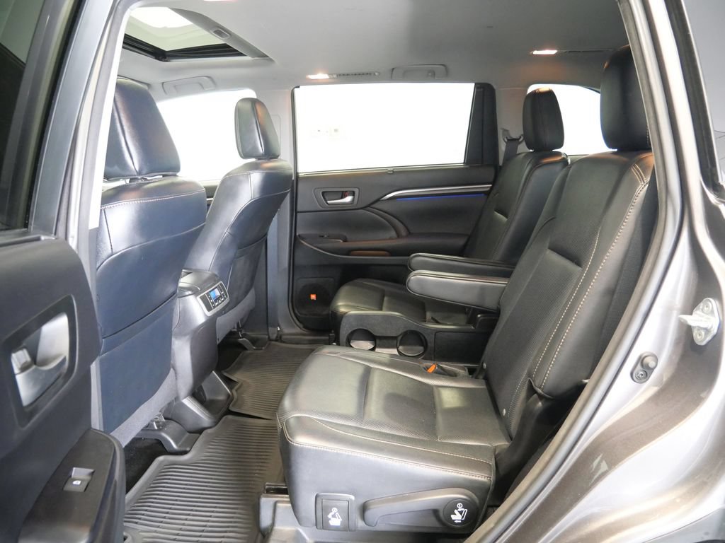 Used 2016 Toyota Highlander Limited AWD/4WD image 25