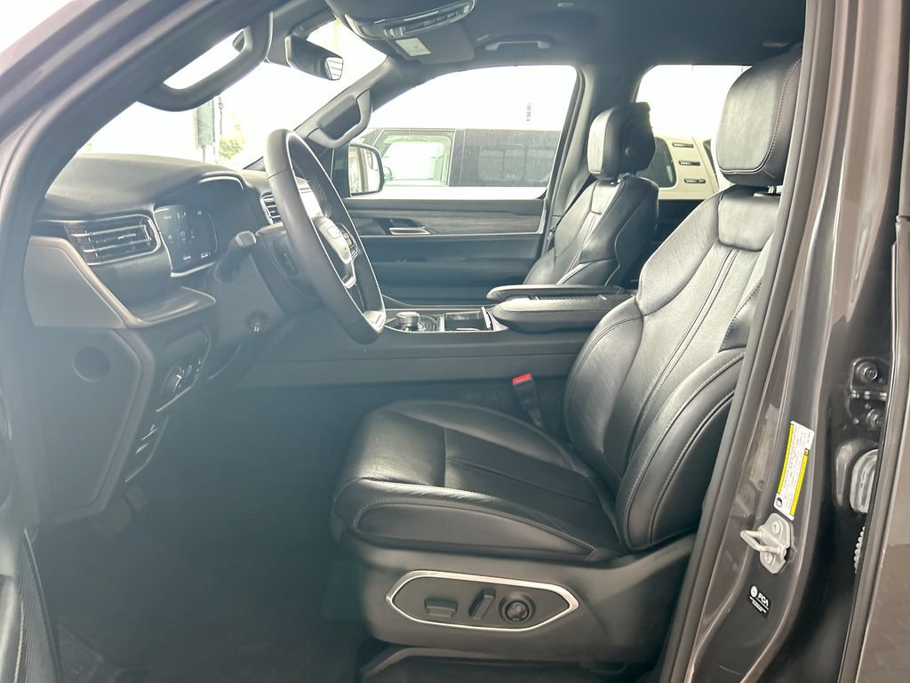 Used 2024 Jeep Wagoneer Series II AWD/4WD image 9