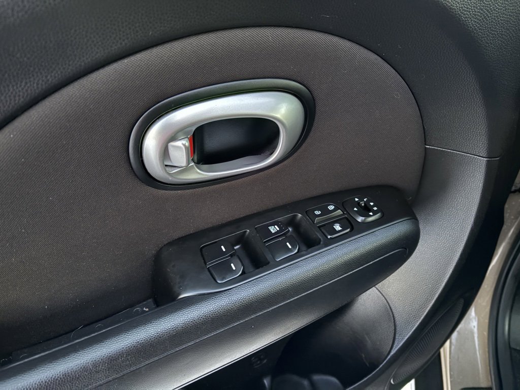 Used 2016 Kia Soul image 18