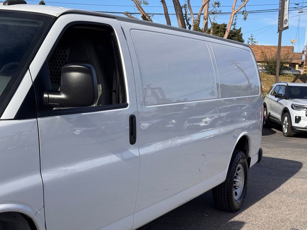 Used 2021 Chevrolet Express 2500 Extended w/ Driver Convenience Package image 9