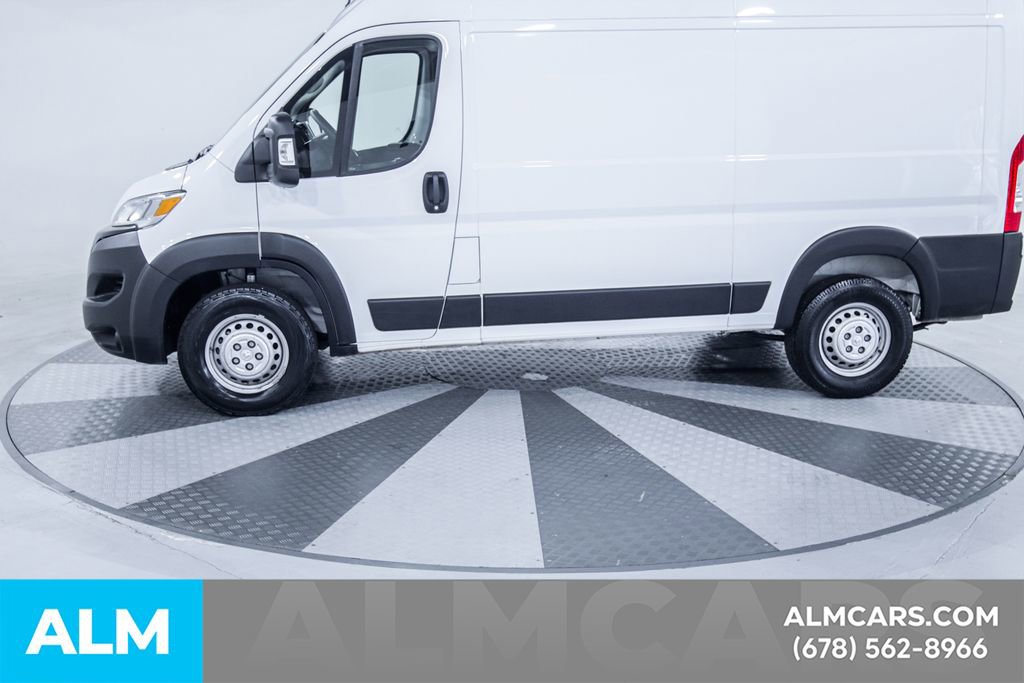 Used 2025 RAM ProMaster 2500 w/ Convenience Group FWD image 17