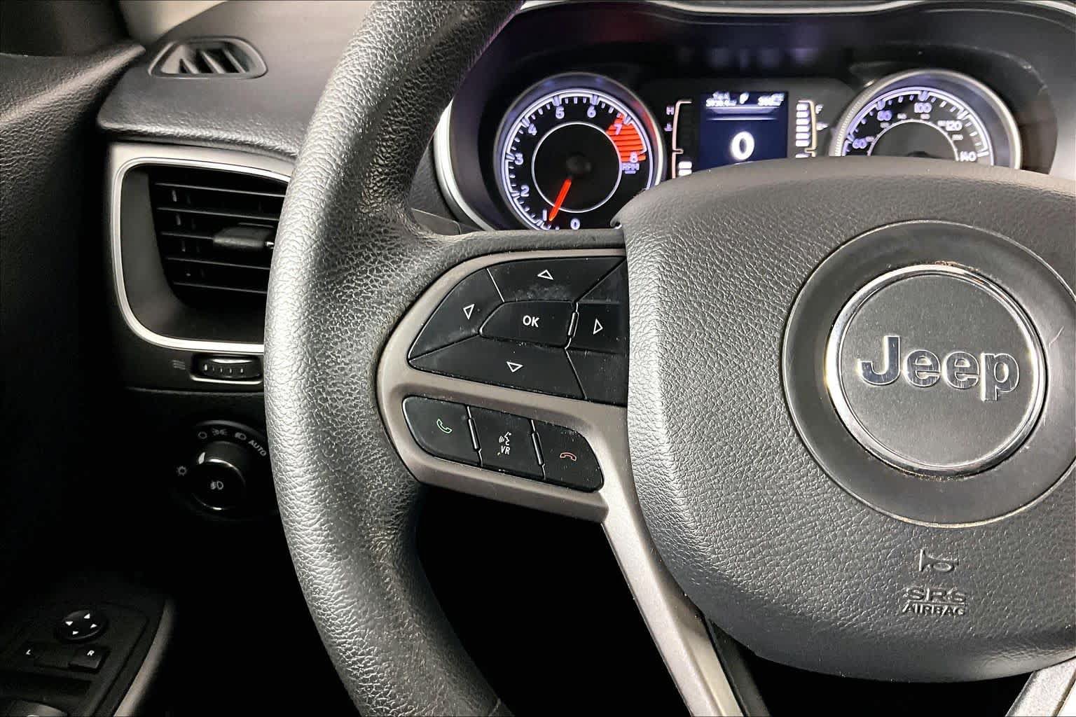Used 2019 Jeep Cherokee Latitude w/ Popular Appearance Group FWD image 23