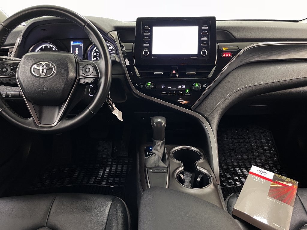 Used 2024 Toyota Camry SE FWD image 3