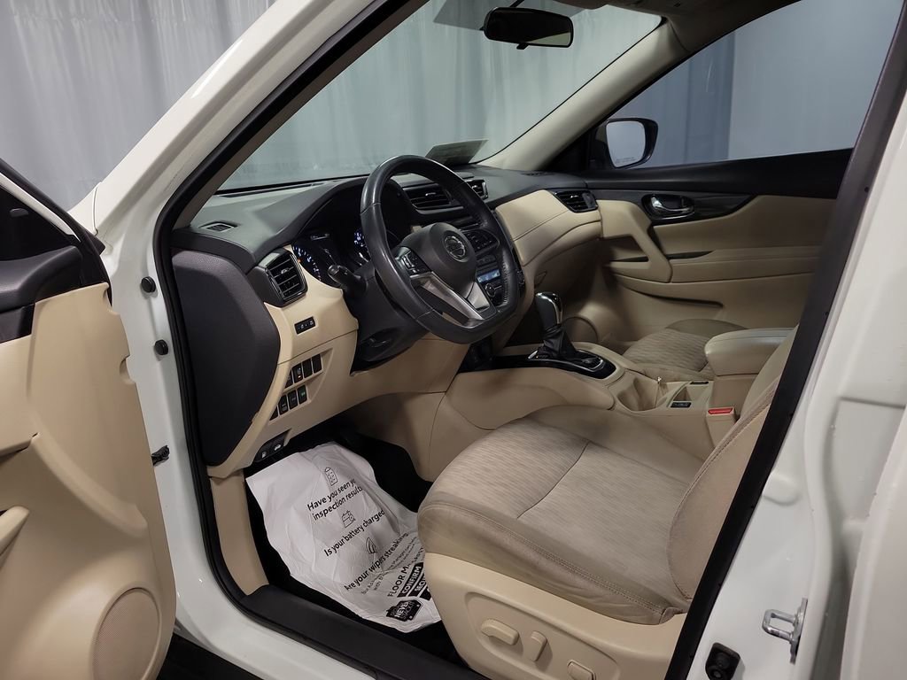 Used 2017 Nissan Rogue SV image 13