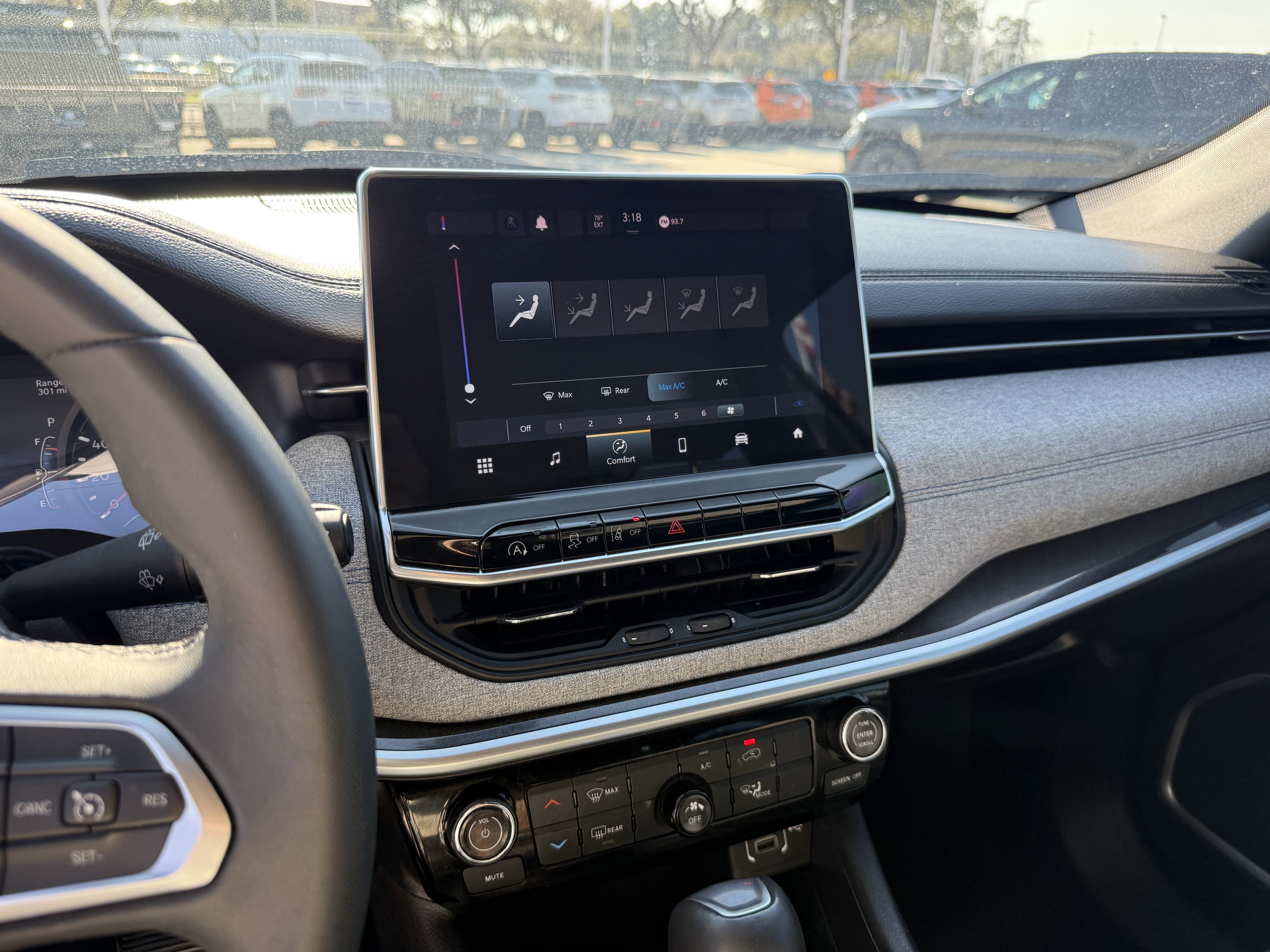 Used 2024 Jeep Compass Latitude image 18