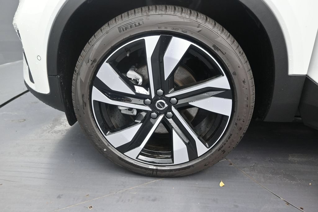New 2026 Volvo XC40 B5 Plus w/ Climate Package AWD/4WD image 9