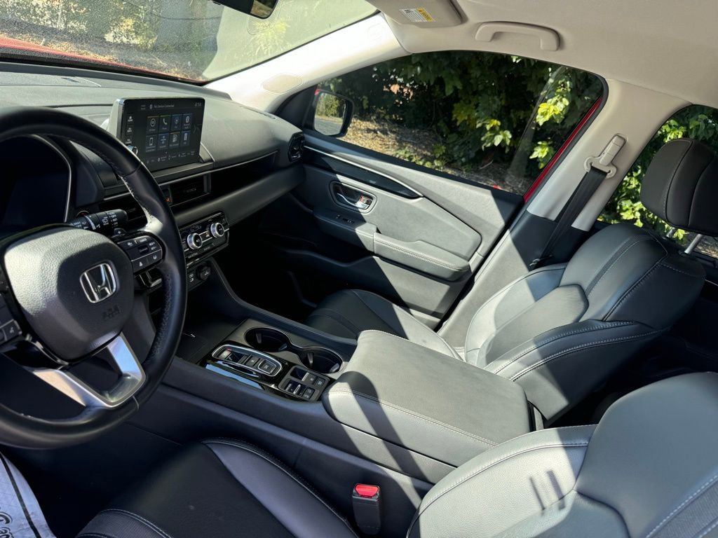 Used 2025 Honda Pilot EX-L image 18
