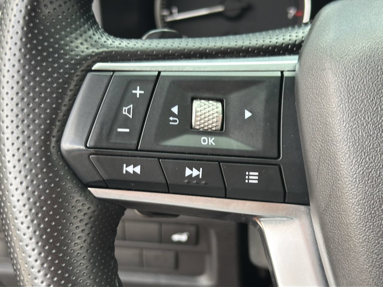 Used 2025 Mitsubishi Outlander SE FWD image 25