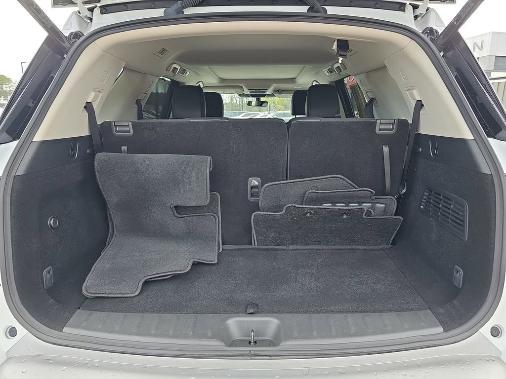 Used 2025 Nissan Pathfinder SL w/ SL Premium Package image 16