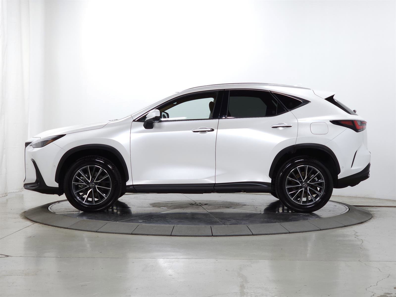Used 2025 Lexus NX 350h AWD w/ Accessory Package (2T) image 4