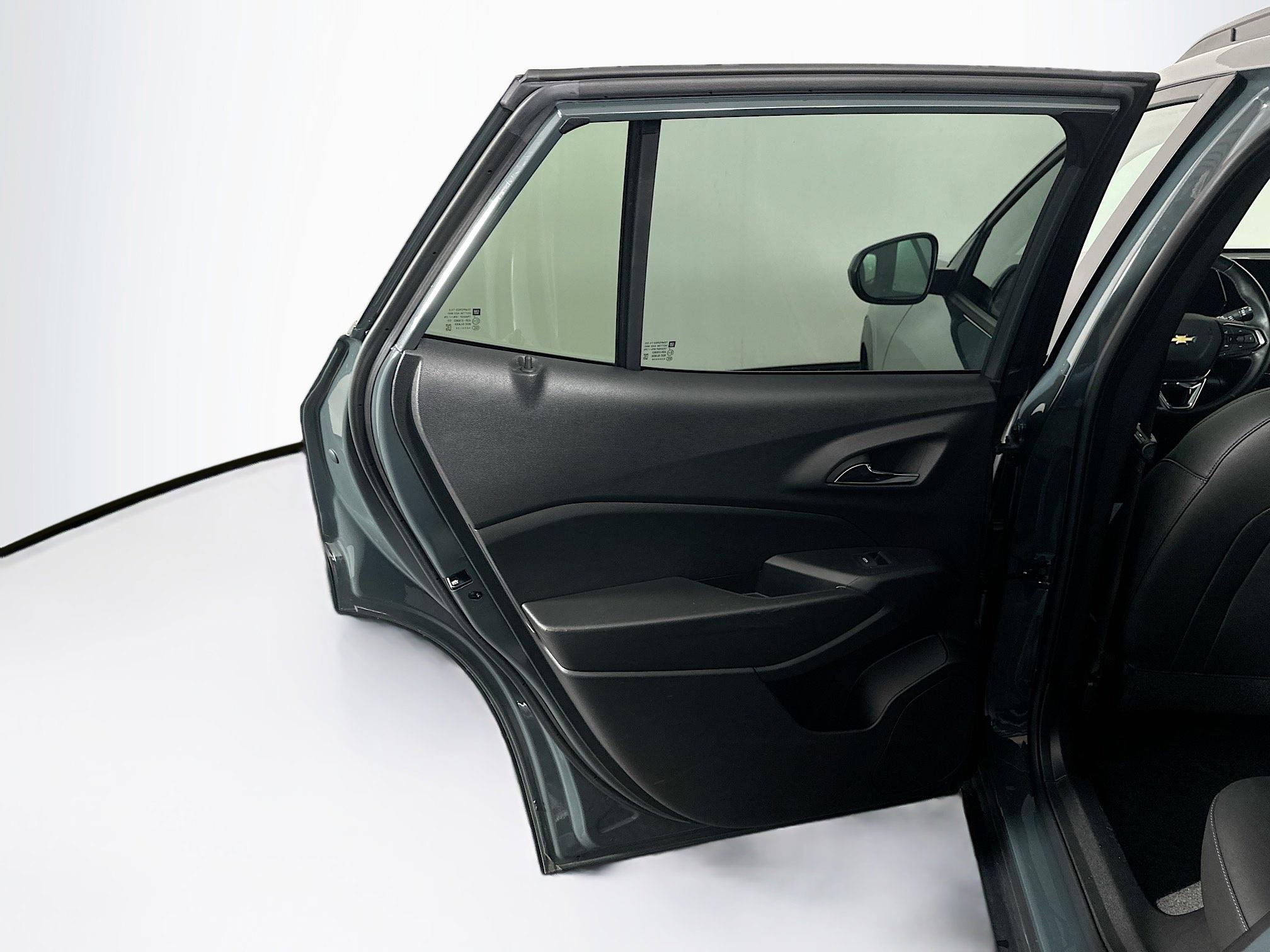 Used 2025 Chevrolet Trax LT w/ LT Convenience Package image 24