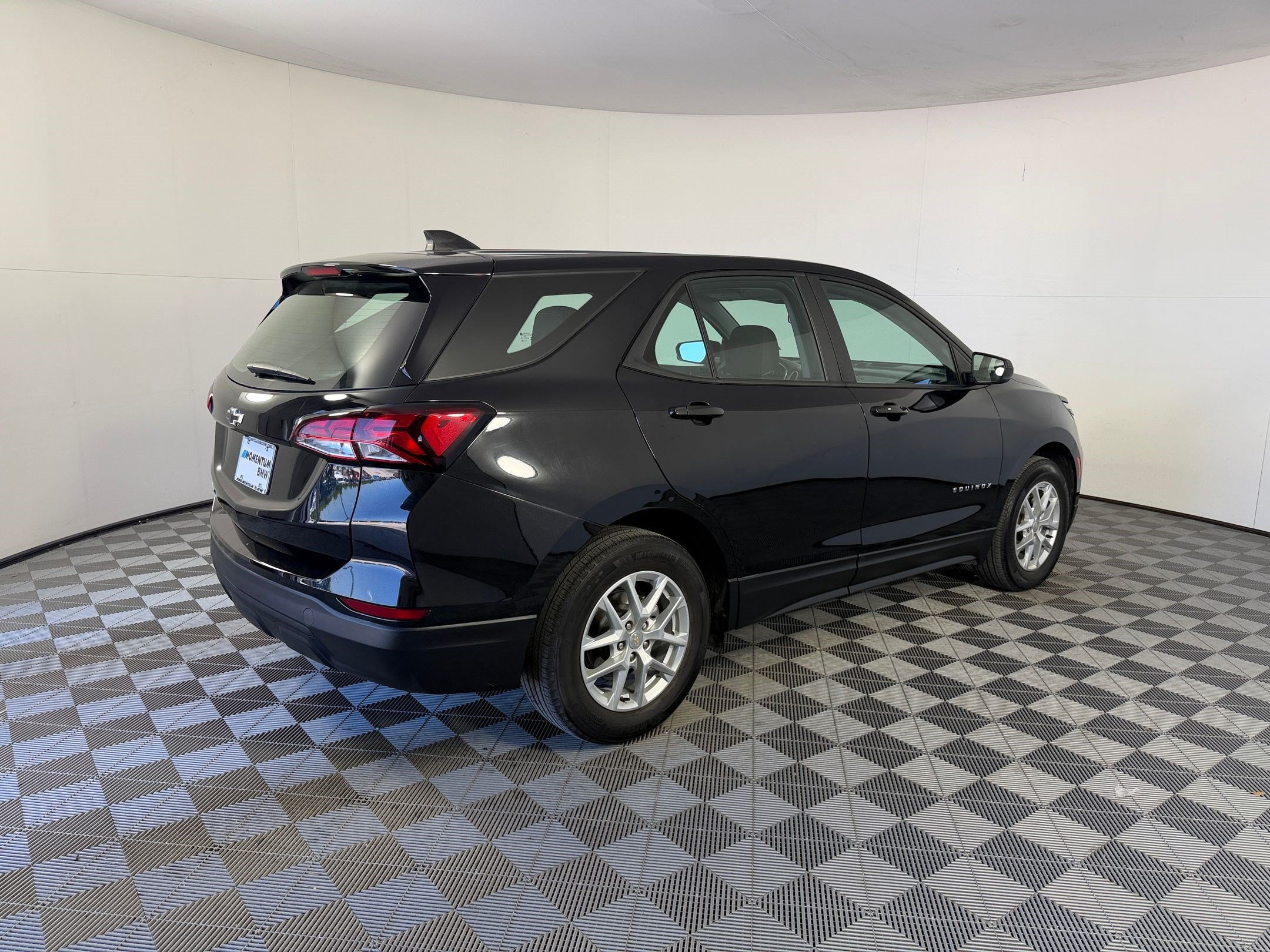 Used 2023 Chevrolet Equinox LS FWD image 9