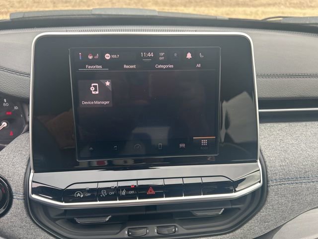 New 2025 Jeep Compass Latitude image 36