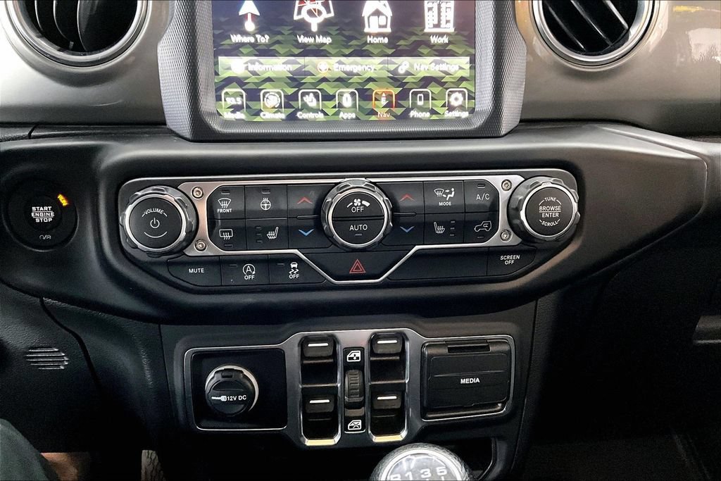 Used 2020 Jeep Wrangler Unlimited Sahara w/ Dual Top Group AWD/4WD image 15
