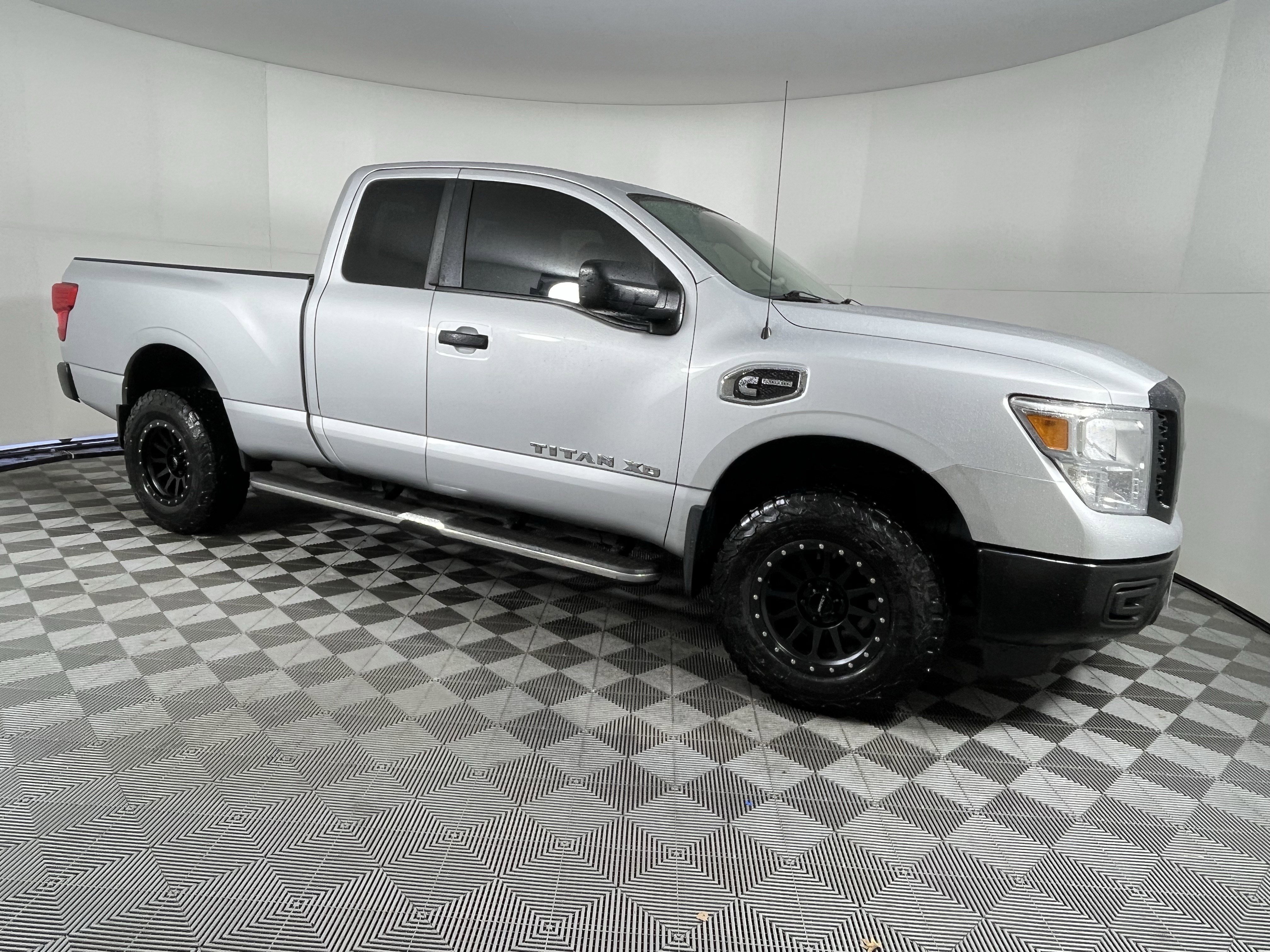Used 2017 Nissan Titan S image 7