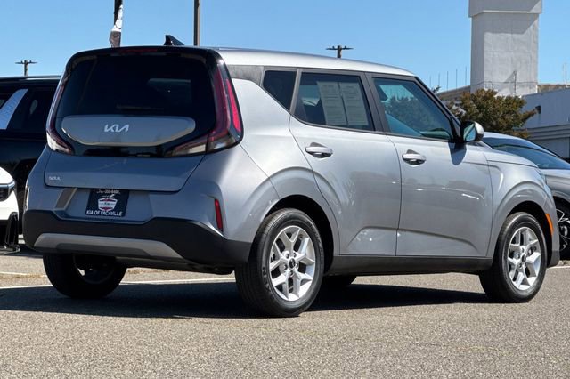 Certified 2025 Kia Soul LX w/ LX Technology Package FWD image 5