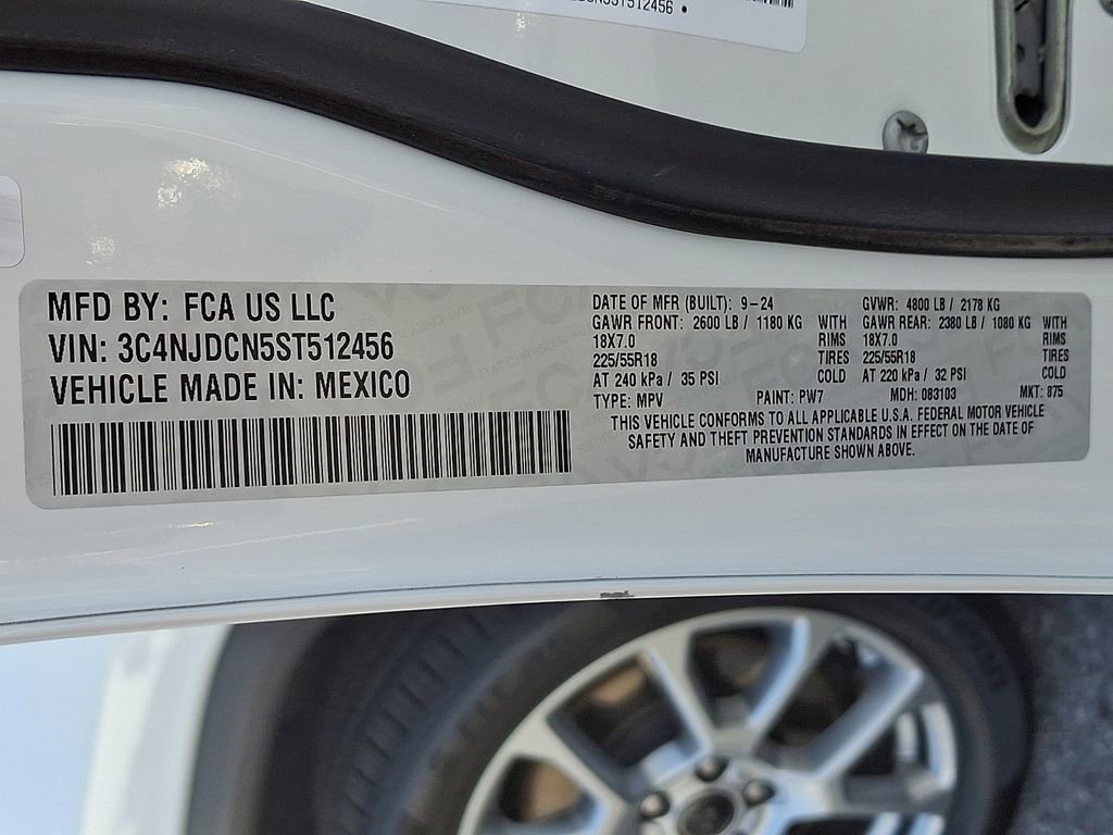 Used 2025 Jeep Compass Limited image 27