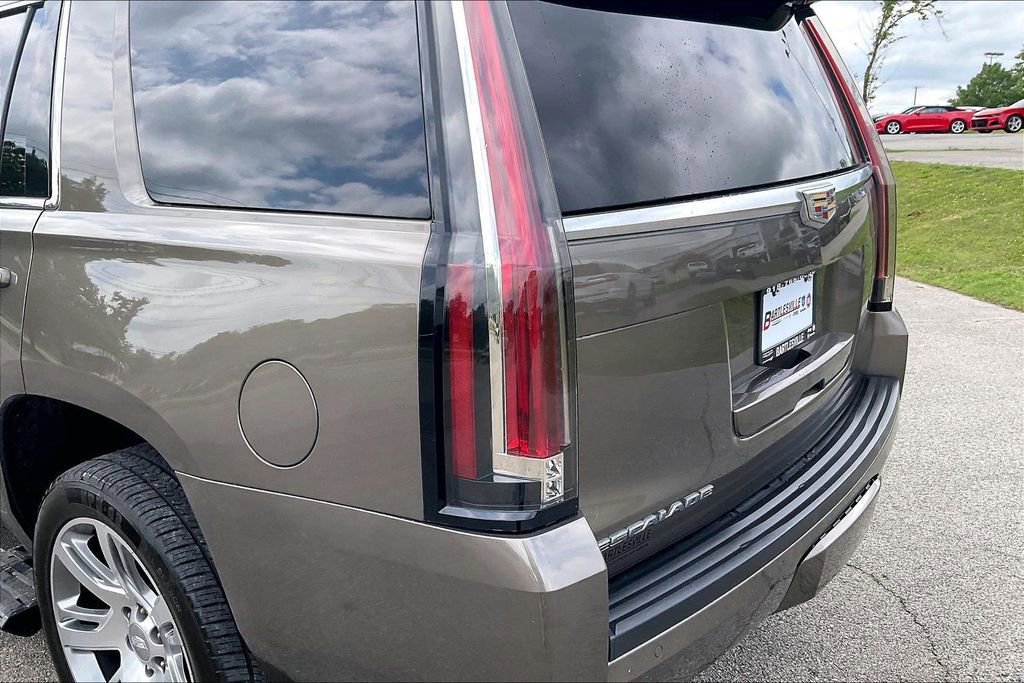 Used 2016 Cadillac Escalade Premium AWD/4WD image 29