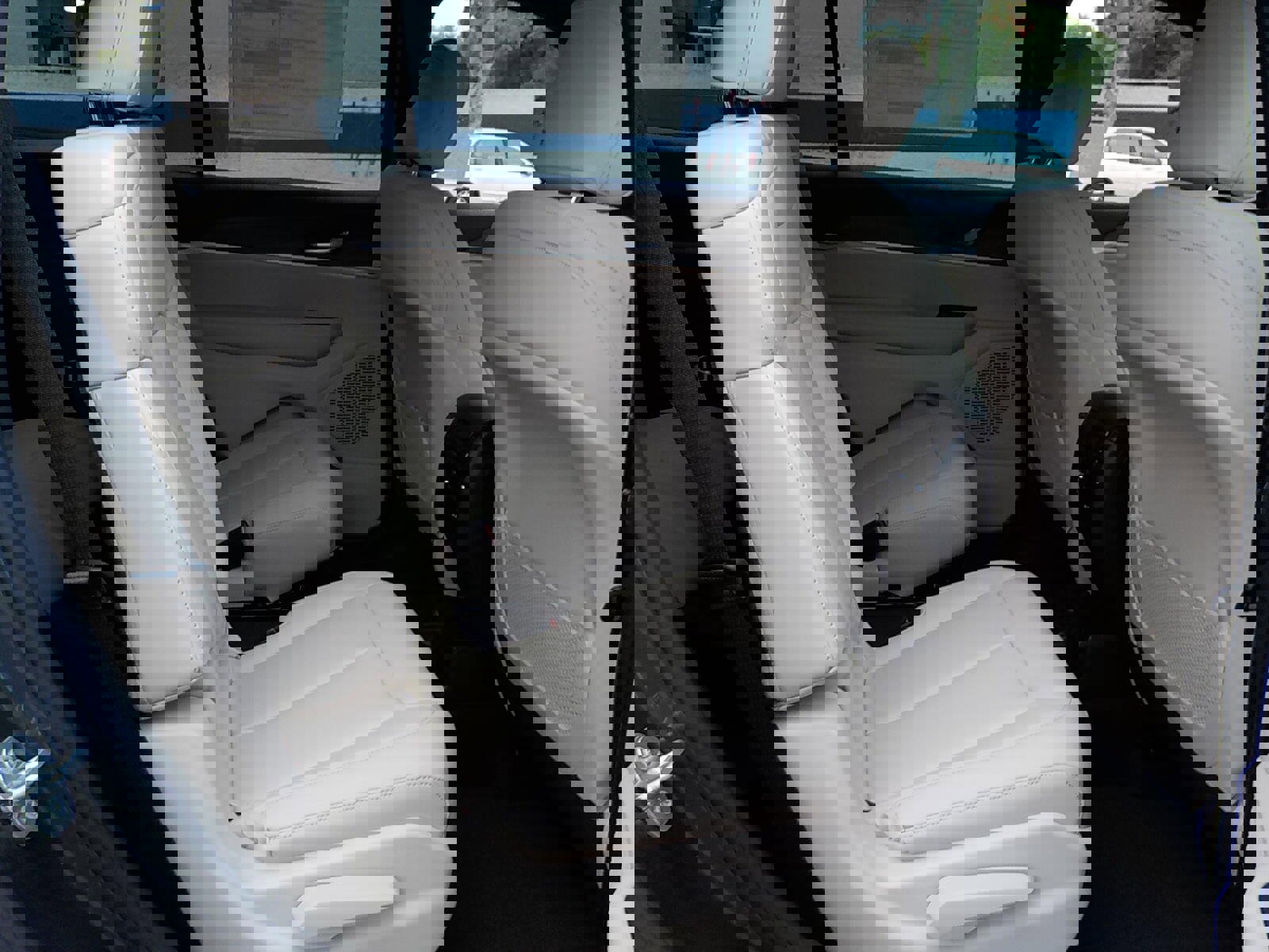 New 2025 Jeep Grand Cherokee L Limited w/ Black Appearance Package image 24