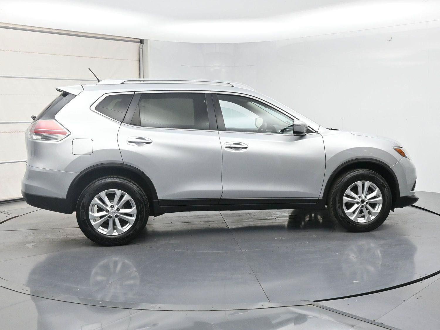 Used 2015 Nissan Rogue SV AWD/4WD image 25