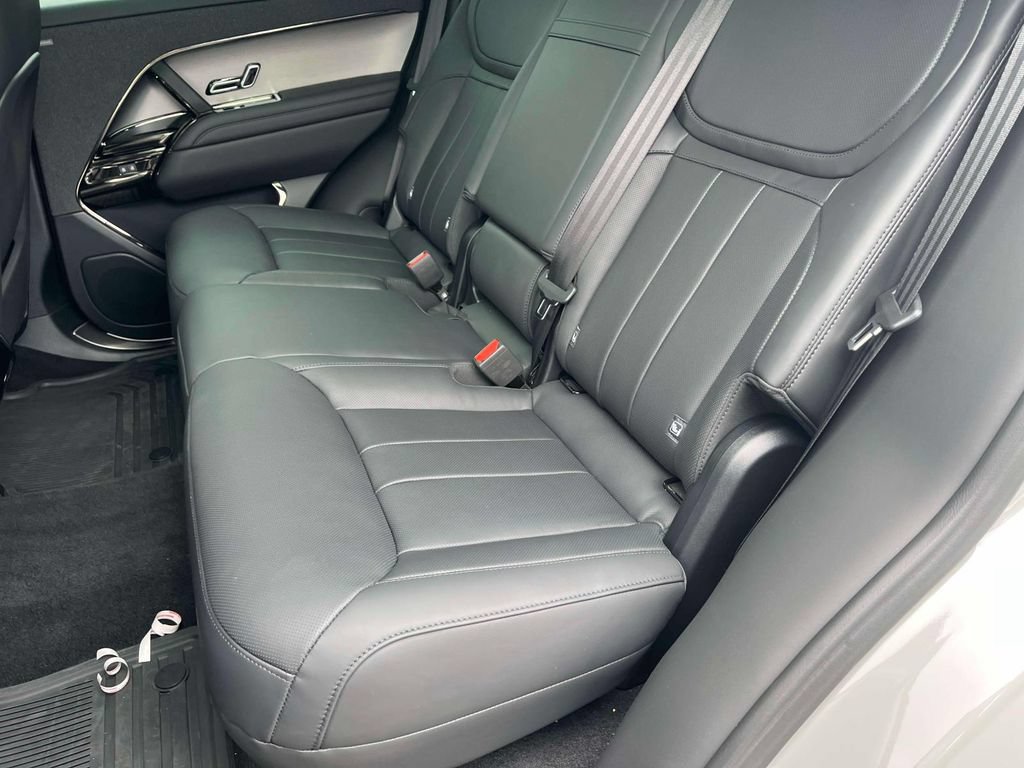 Used 2025 Land Rover Range Rover Sport SE AWD/4WD image 11