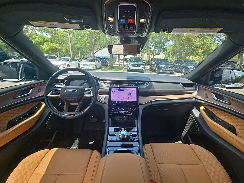 Used 2025 Jeep Grand Cherokee Summit w/ Adv Protech Group IV AWD/4WD image 37