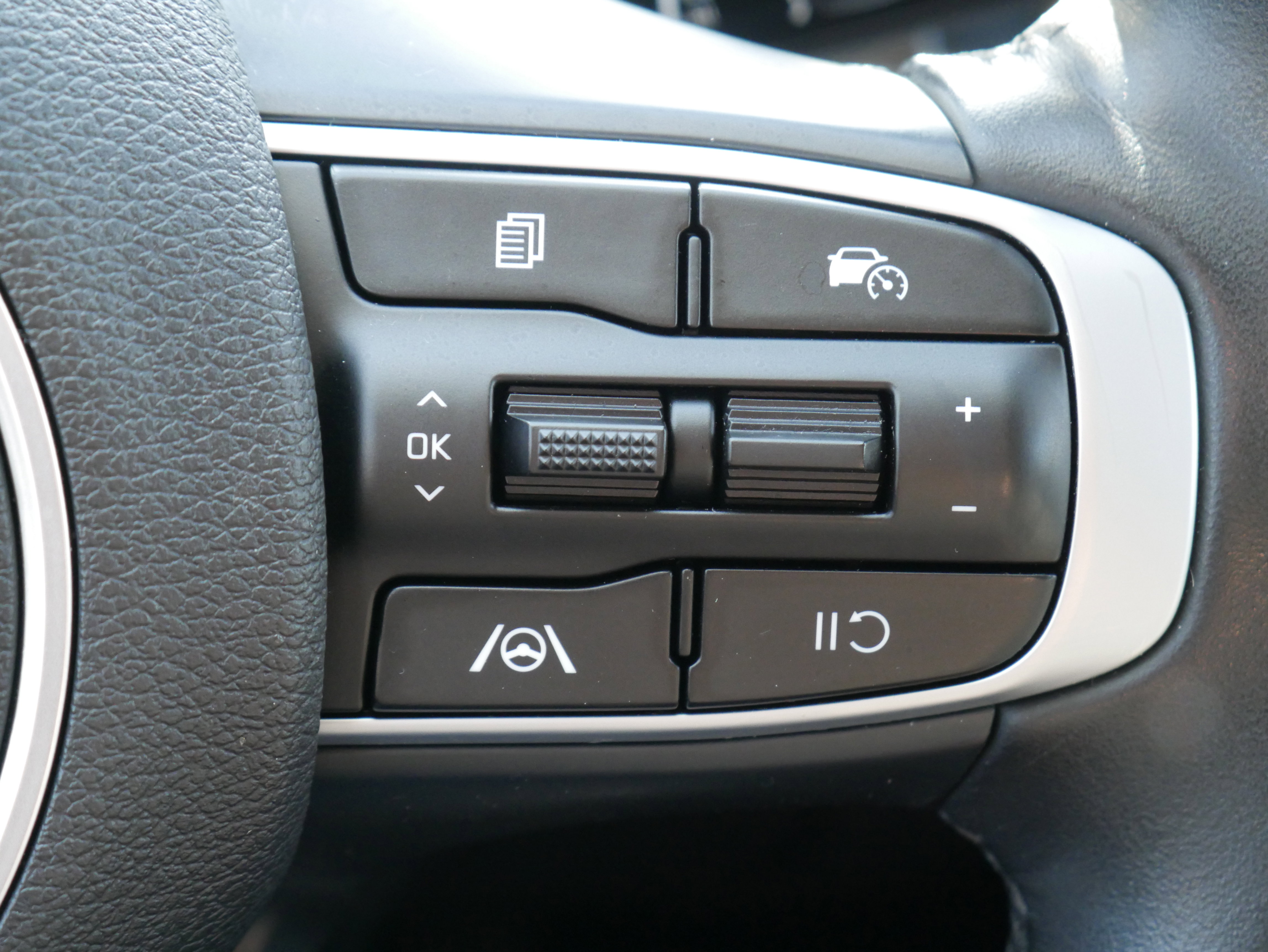 Used 2023 Kia Sportage EX image 26