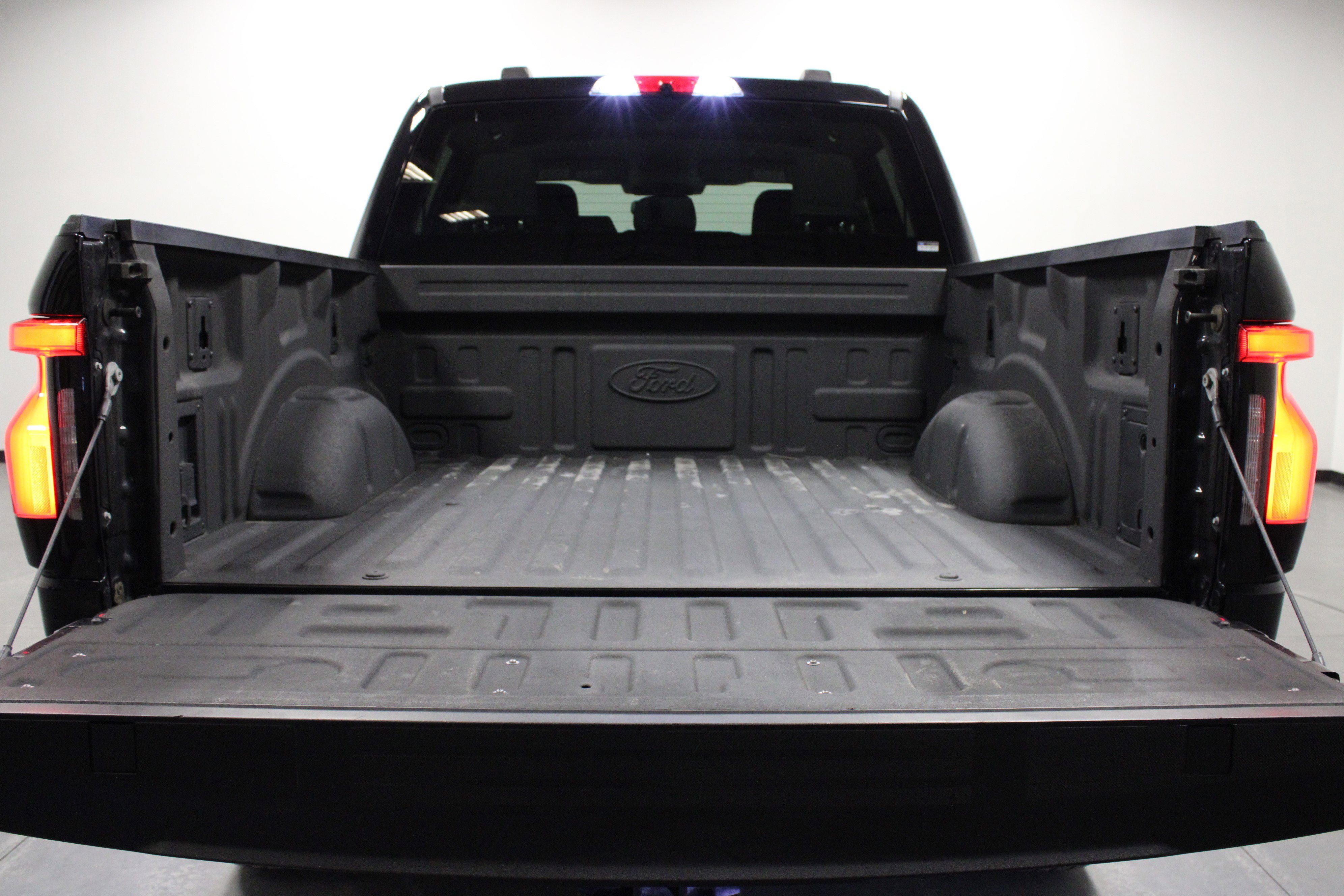 Used 2024 Ford F150 Lightning XLT image 14