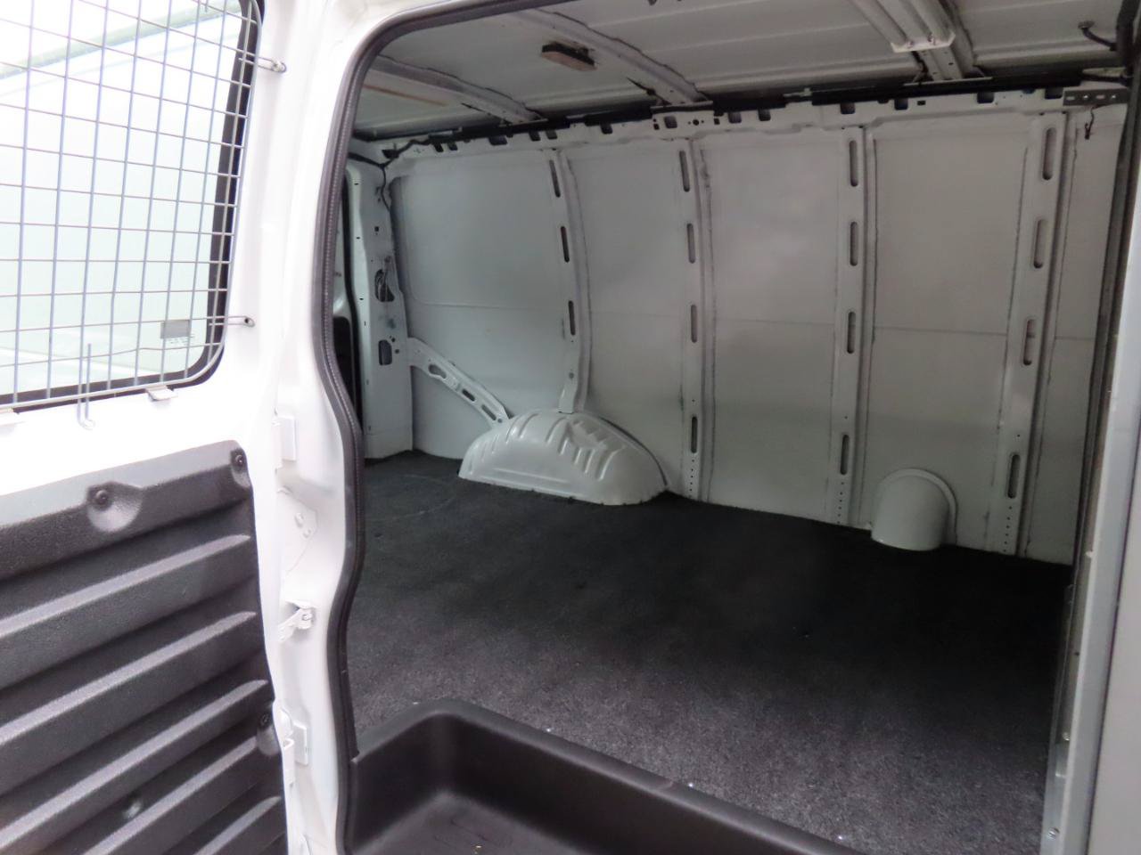Used 2015 Chevrolet Express 2500 RWD image 13