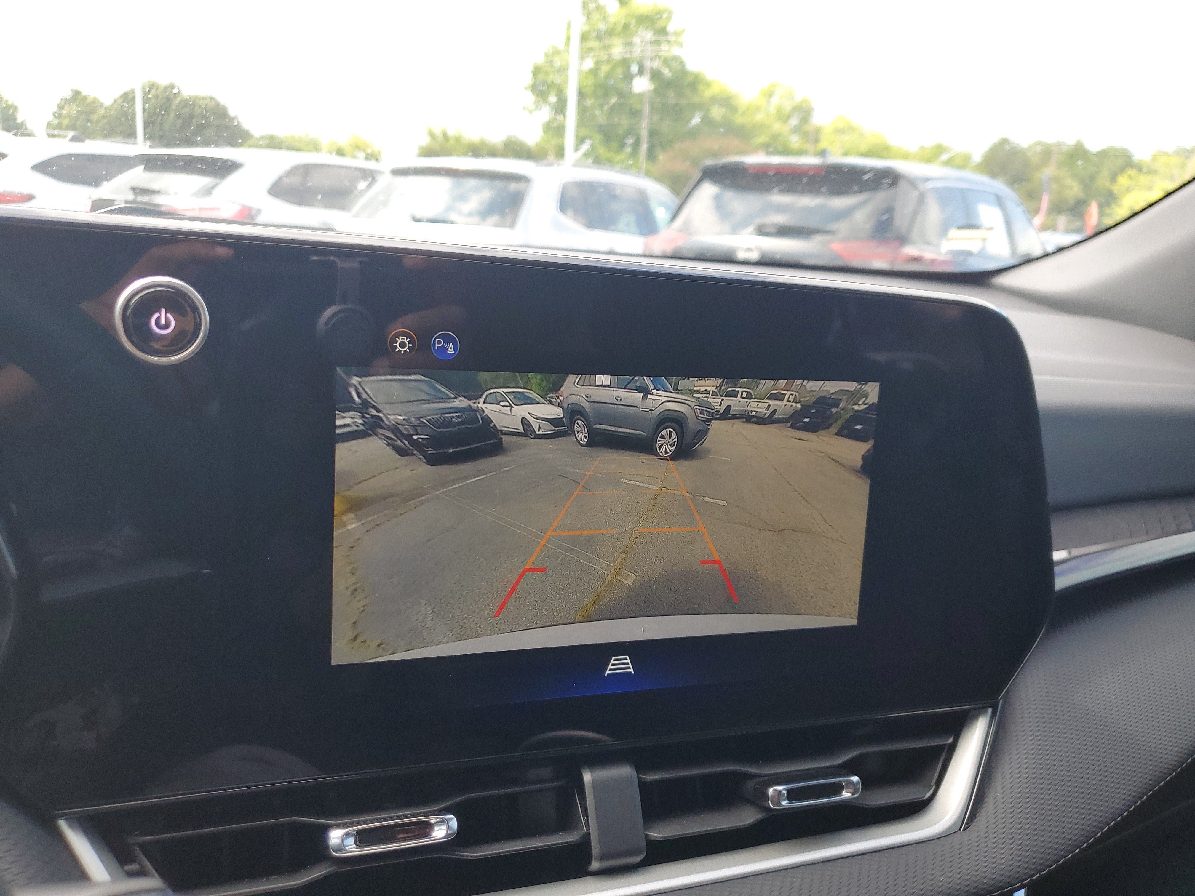 Used 2026 Chevrolet Equinox LT FWD image 23