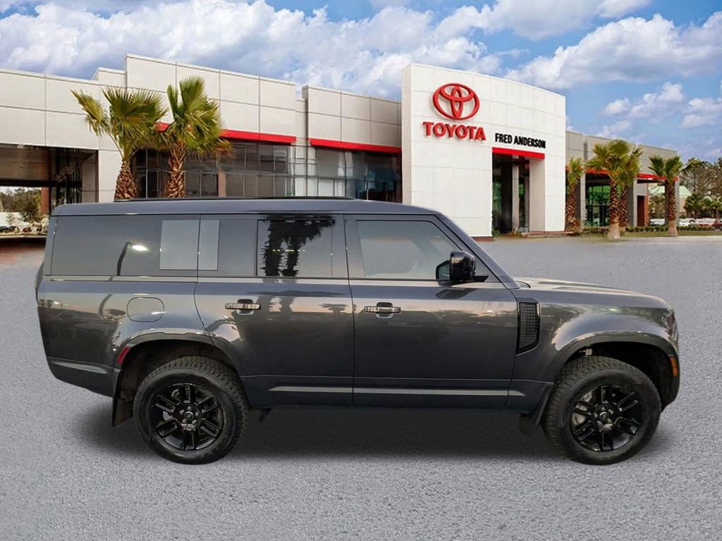 Used 2025 Land Rover Defender 130 S image 3