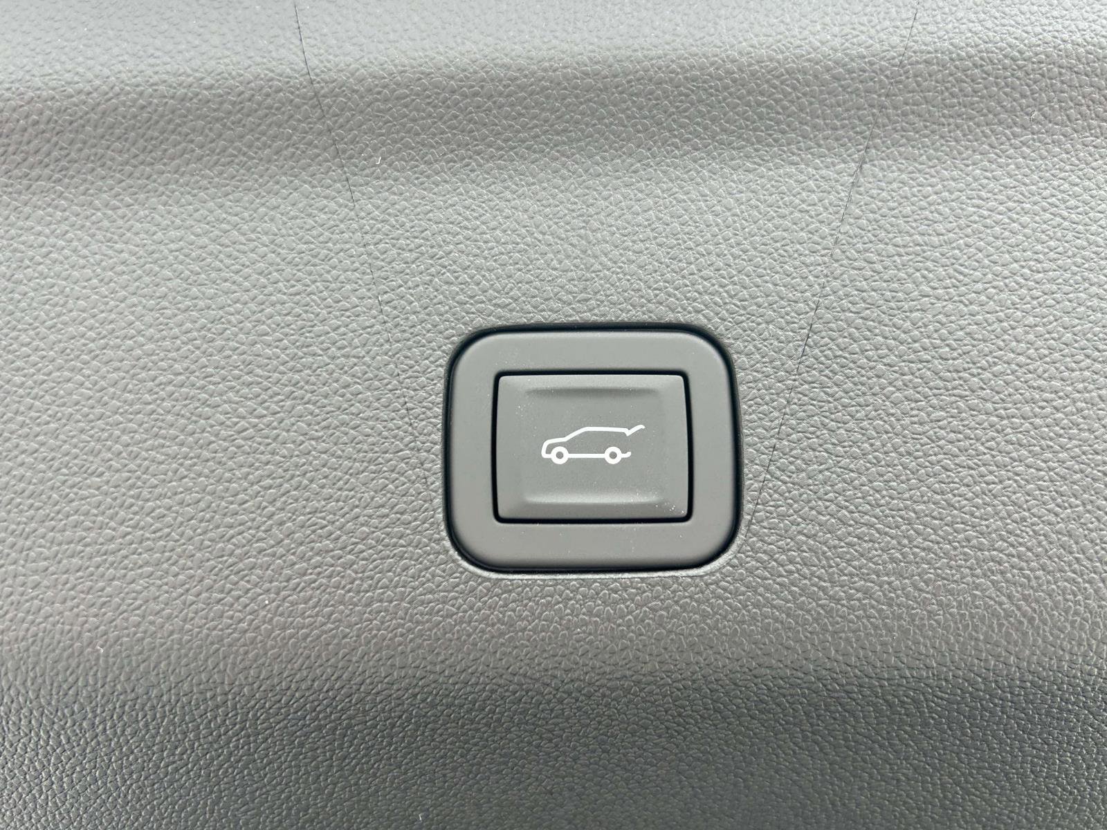 New 2026 Chevrolet Suburban Premier AWD/4WD image 17