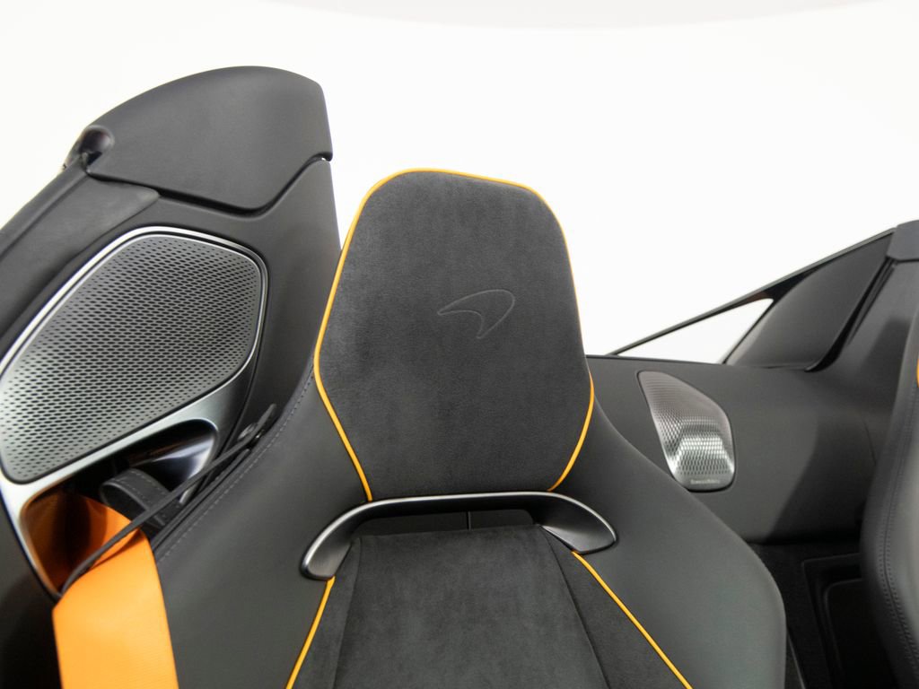 Used 2025 McLaren Artura Spider image 36