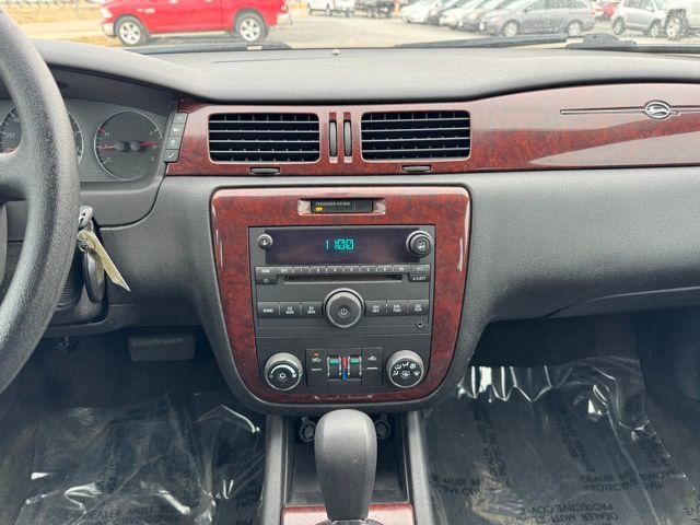 Used 2009 Chevrolet Impala LT FWD image 2