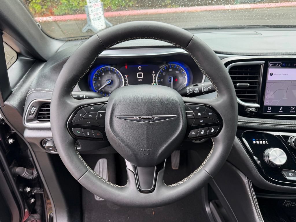 Used 2025 Chrysler Pacifica Limited FWD image 20