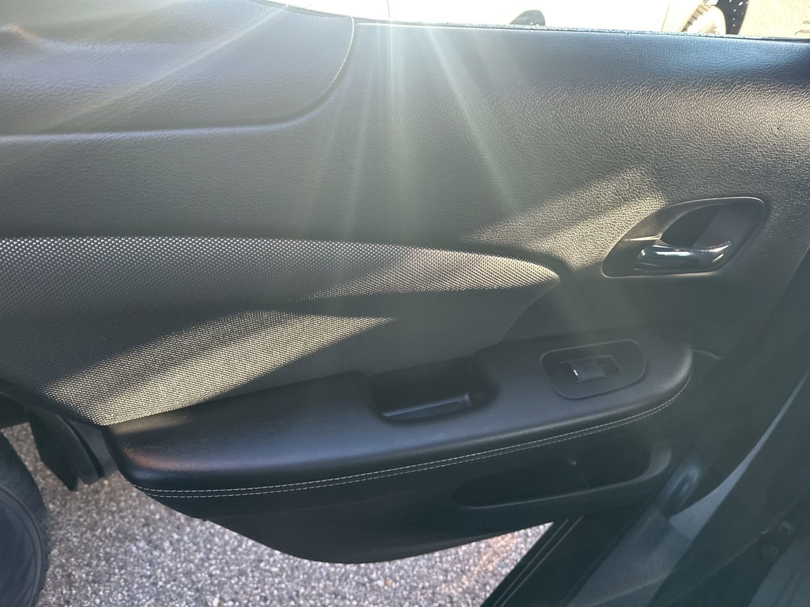 Used 2013 Dodge Avenger SE image 25