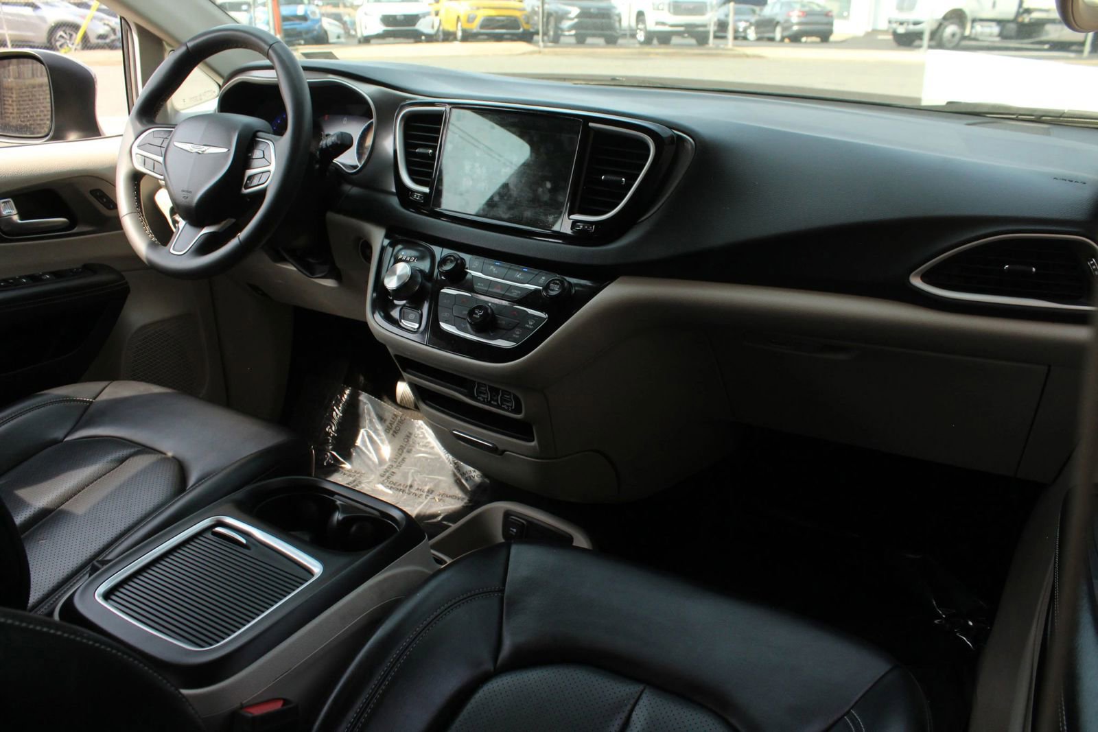 Used 2023 Chrysler Pacifica Touring-L FWD image 22