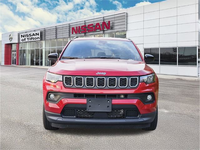 Used 2025 Jeep Compass Latitude AWD/4WD image 2