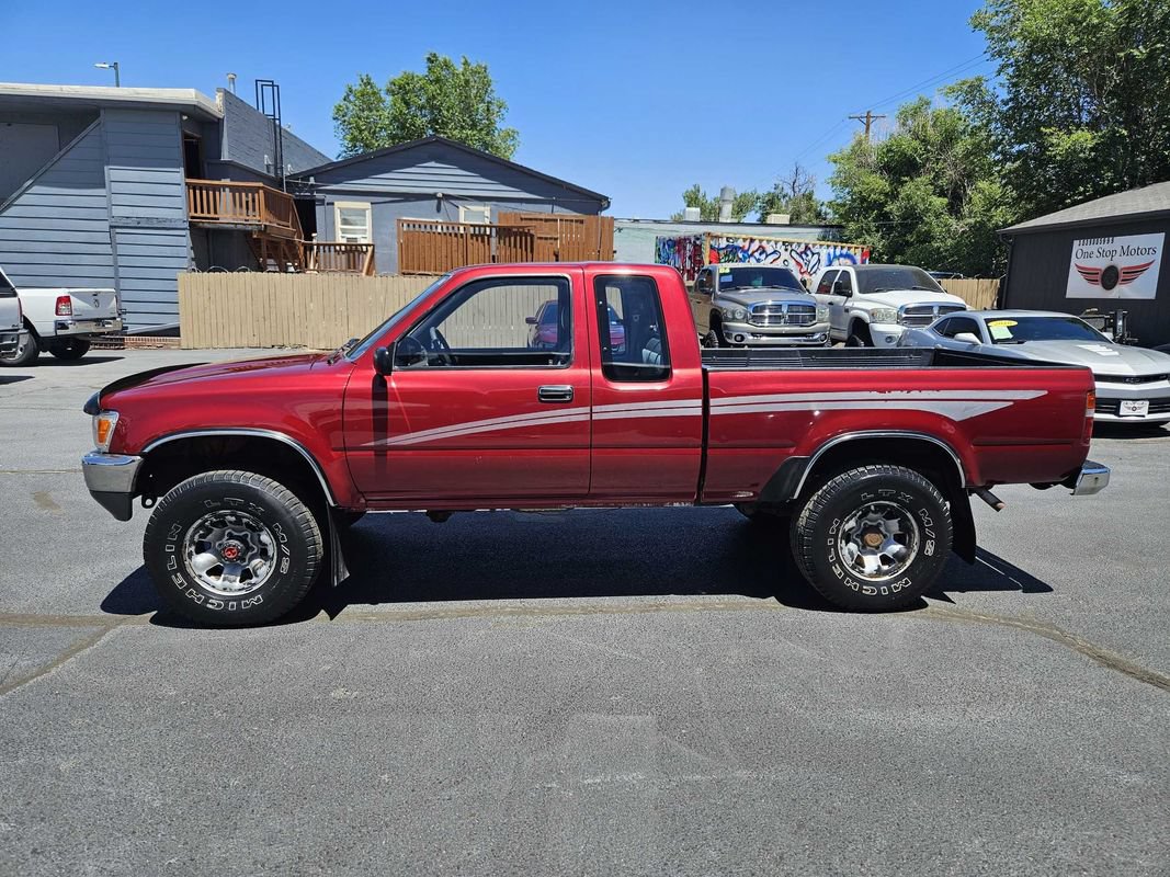 Used 1990 Toyota Pickup Deluxe AWD/4WD image 1